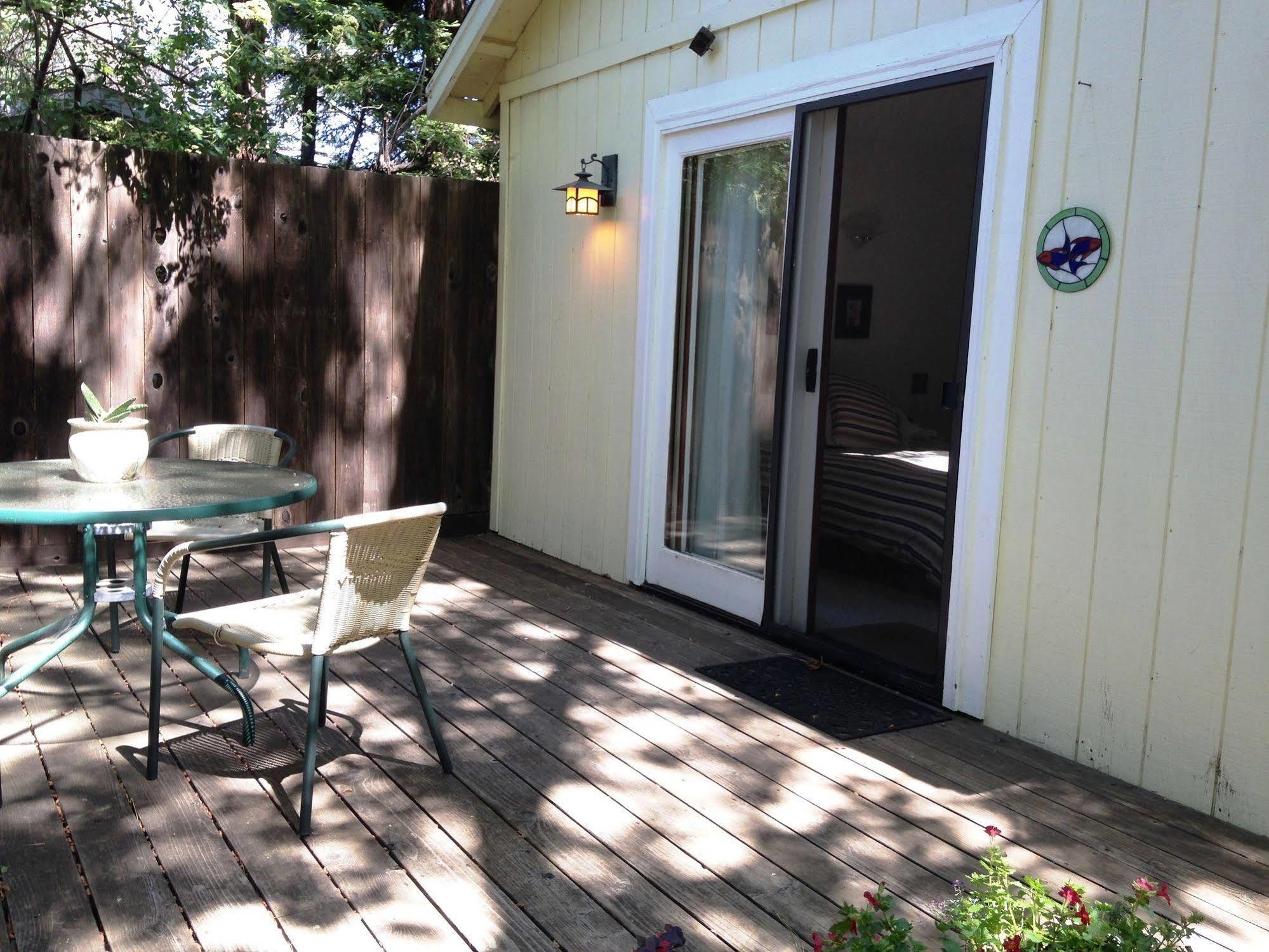 Bed and Breakfast Backyard Garden Oasis Middletown Экстерьер фото